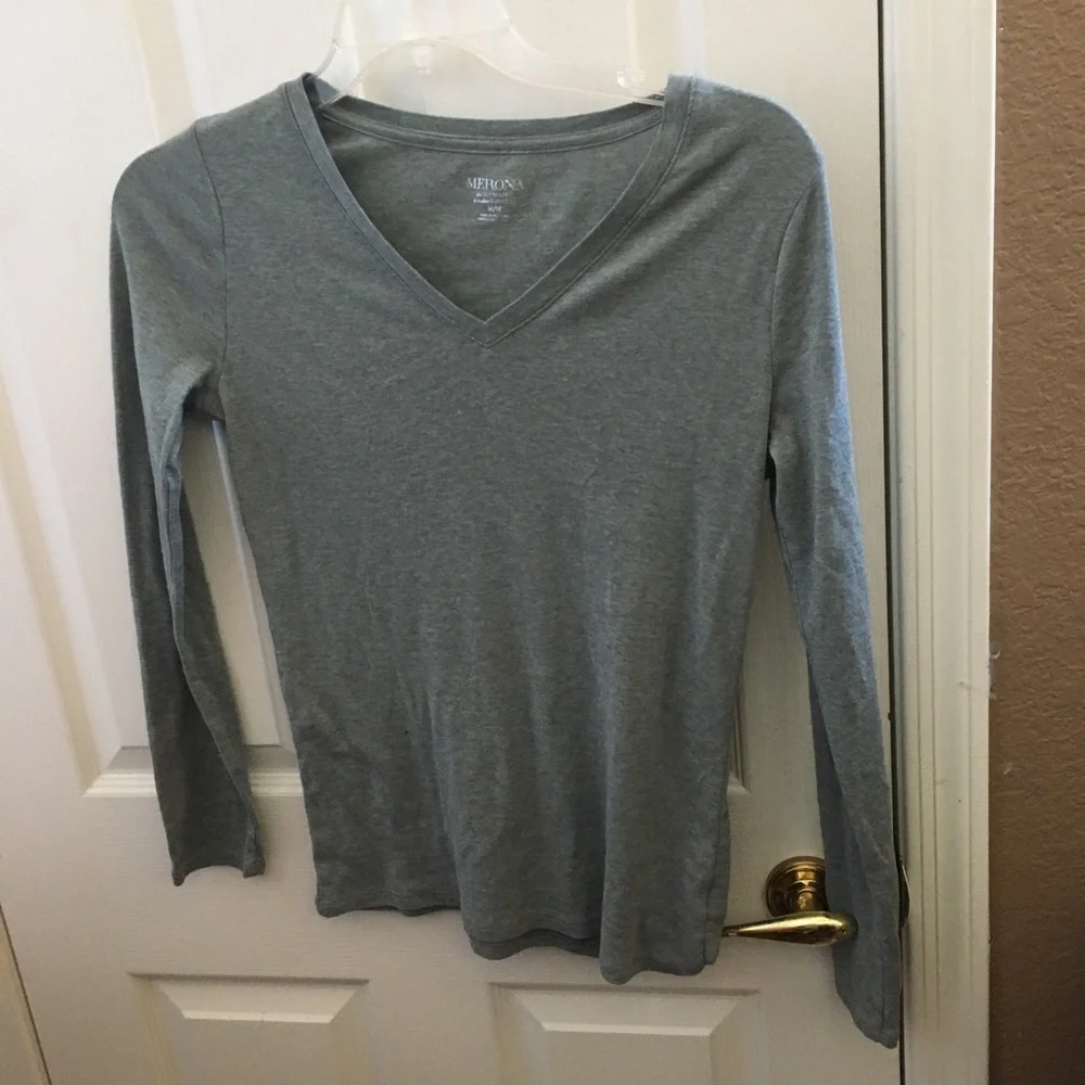 FINAL MARKDOWN Ladies merona tee medium